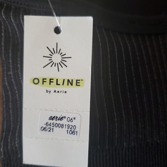 Offline by Aerie NWT Sports Bra Medium Black Retail $34.95 - Picture 4 of 8